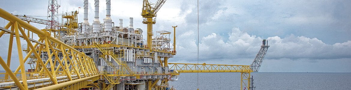 Energy2 Oil rig on an grey day